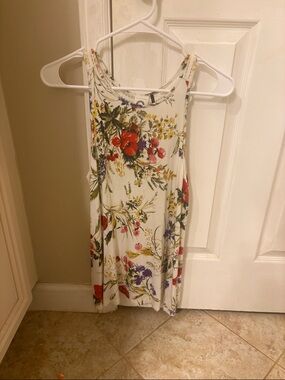Anthropologie Floral Scoop-Neck Tank Top - Cream with Red & Green Floral Print